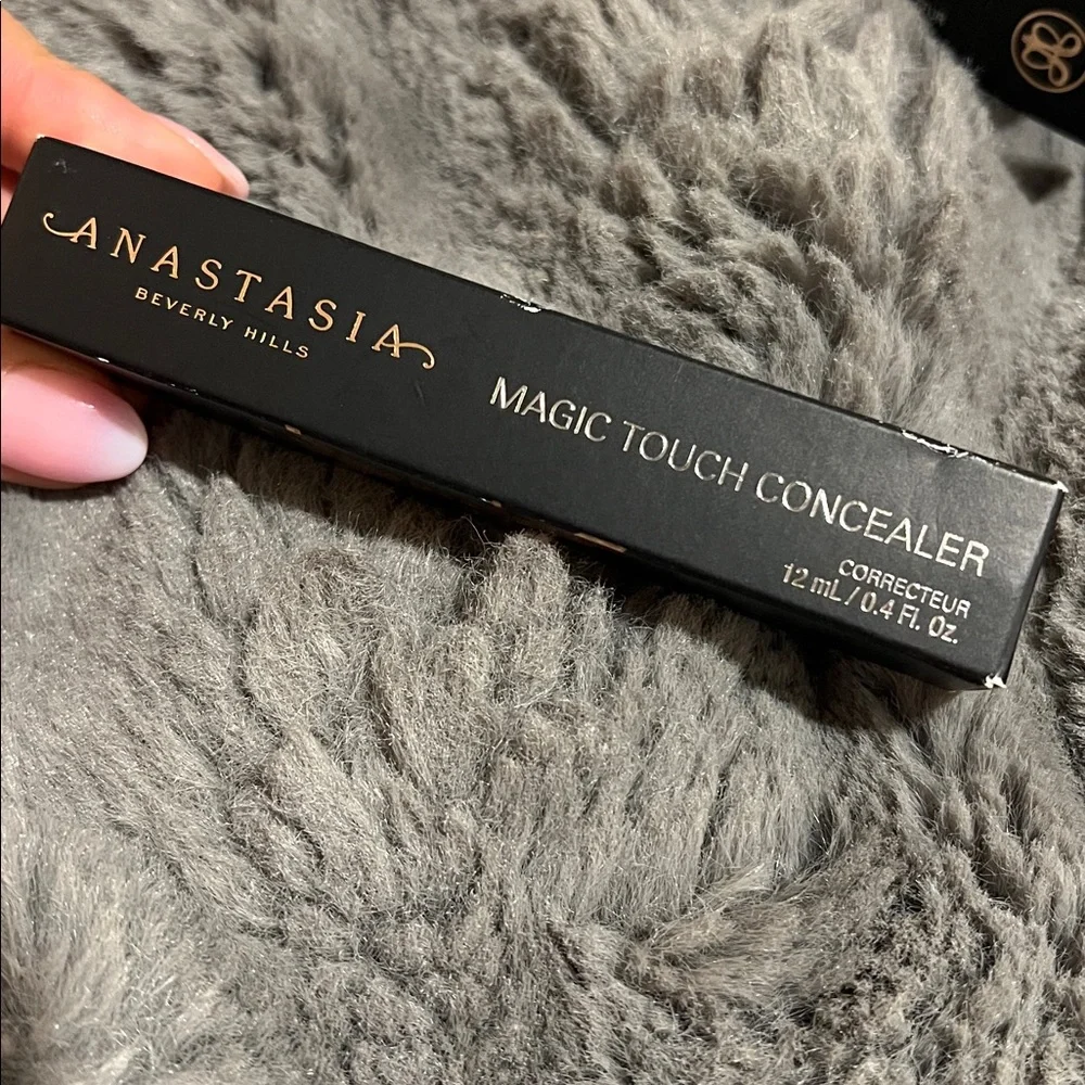 ANASTASIA Magic Touch Medium to Full Coverage Concealer